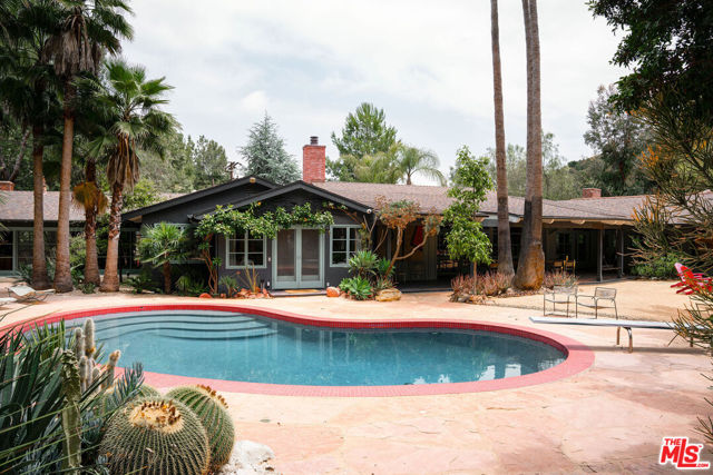 4078 Mandeville Canyon Rd. Road, Los Angeles CA: https://media.crmls.org/mediaz/5f5cd7b1-084b-4d9e-bf84-9f4a1a735e7b.jpg
