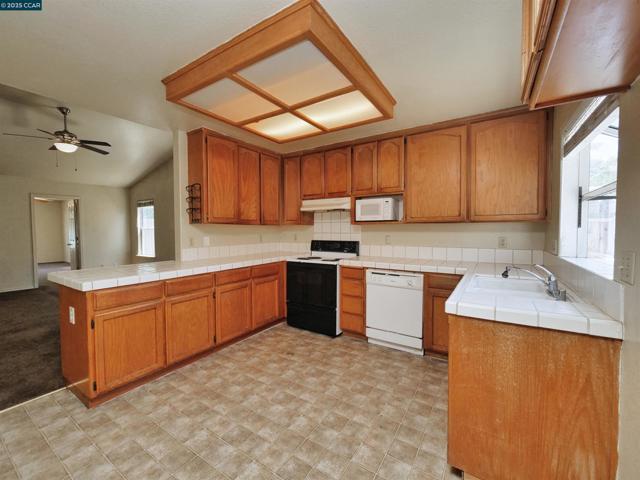4212 Dunster Drive, Salida CA: https://media.crmls.org/mediaz/5f5cdfca-7ada-4794-95db-ec28724cefbf.jpg