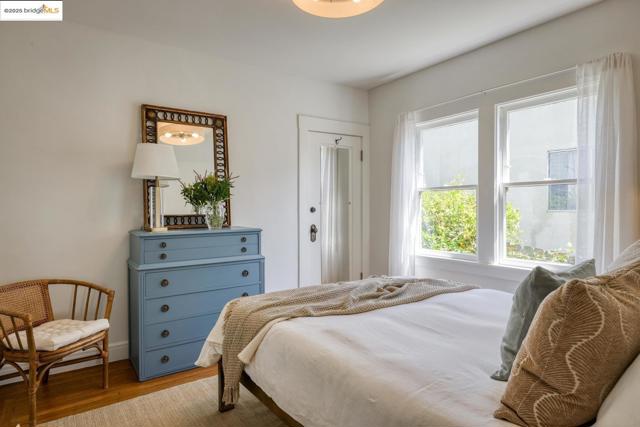 2901 Monticello AVE, Oakland CA: https://media.crmls.org/mediaz/5f5d2ff3-b2a6-4940-b8c0-3a3cb5d56c5e.jpg