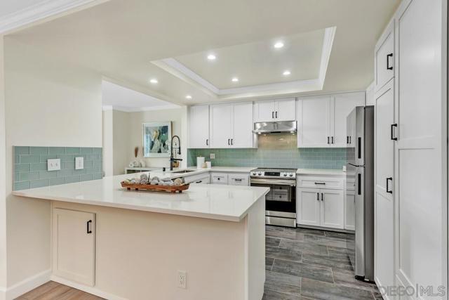24 Montego Court, Coronado CA: https://media.crmls.org/mediaz/5f5db0ff-329e-4cef-b28d-96f586528712.jpg