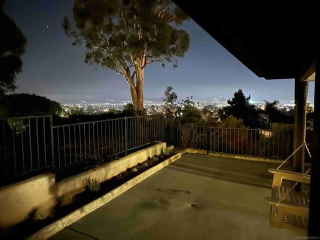1412 Timber Gln, Escondido CA: https://media.crmls.org/mediaz/5f5de2ae-4a44-4ca1-a6cd-89ac02b057e0.jpg