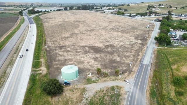 3510 San Juan Hollister Road, Hollister CA: https://media.crmls.org/mediaz/5f5e6e01-56fb-4186-a85e-fb7d81d01577.jpg