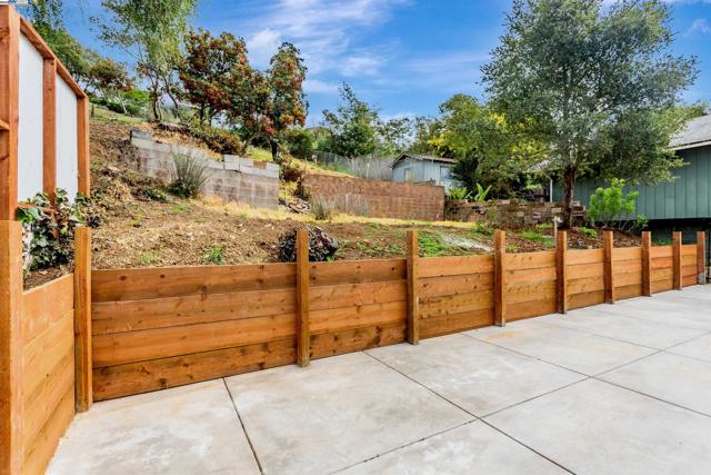 Image 33 of 35 For 158 Baxter St.