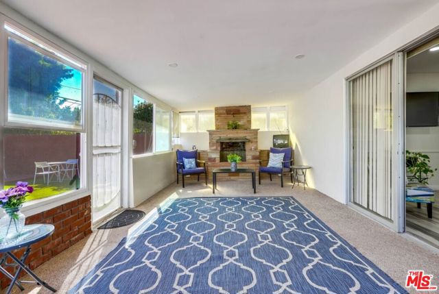 1060 E 45th Way, Long Beach CA: https://media.crmls.org/mediaz/5f5ed3a1-de63-4ea9-9204-476314a870f2.jpg