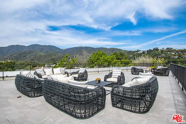 286 Quadro Vecchio Drive, Pacific Palisades CA: https://media.crmls.org/mediaz/5f5f31a9-1027-4ccb-9d3c-c106783ee59f.jpg