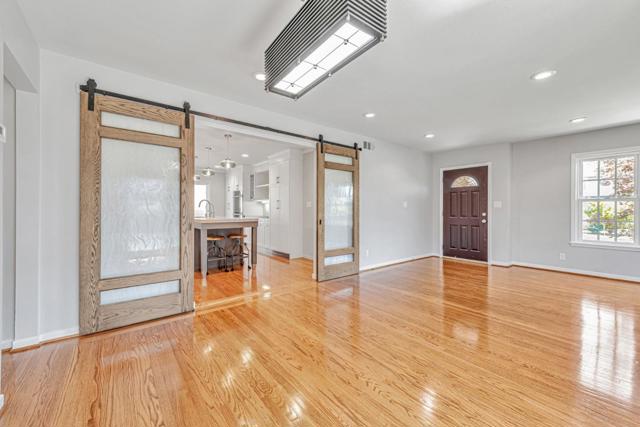 520 Topaz Street, Redwood City CA: https://media.crmls.org/mediaz/5f5f46e5-383a-4c8f-a472-c5c2a64e5979.jpg