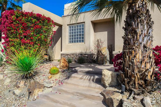 1 Birkdale Circle, Rancho Mirage CA: https://media.crmls.org/mediaz/5f5f575e-d02c-4e26-9187-8a4d685c4207.jpg