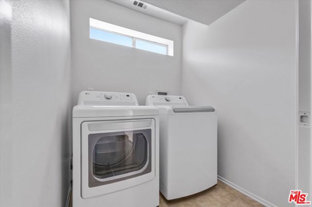 2279 Santa Ana Boulevard, Los Angeles CA: https://media.crmls.org/mediaz/5f5f6deb-9c59-4637-b34e-9ec549ab32a9.jpg