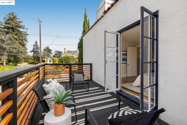 740 Calmar Ave, Oakland CA: https://media.crmls.org/mediaz/5f5f8d95-96f1-44fc-bb64-0bb07033bdce.jpg