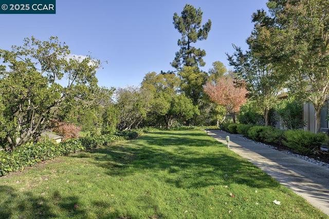 2424 Tice Creek Dr., Walnut Creek CA: https://media.crmls.org/mediaz/5f5fa9f9-8e8e-4393-8046-0039ceed6fb6.jpg