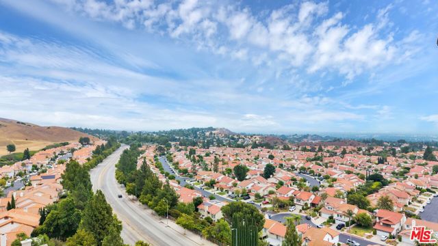19638 Kilfinan Street, Porter Ranch CA: https://media.crmls.org/mediaz/5f5fbcf9-5d4d-4f54-9773-a47e7085d7ed.jpg