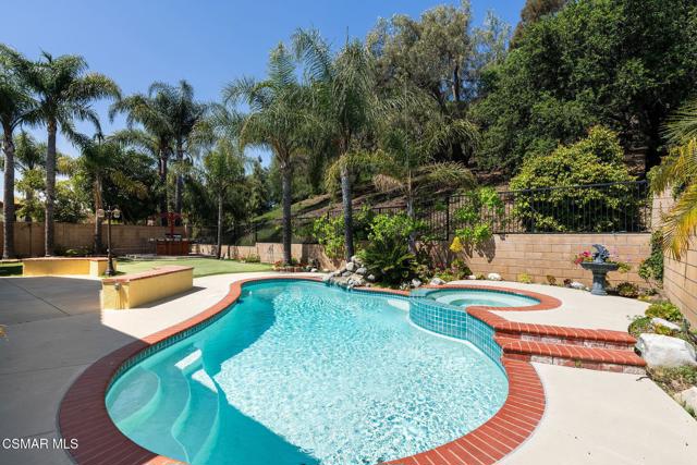 4109 Laurelview Drive, Moorpark CA: https://media.crmls.org/mediaz/5f609ebb-e225-41b1-82d4-700d2c294436.jpg