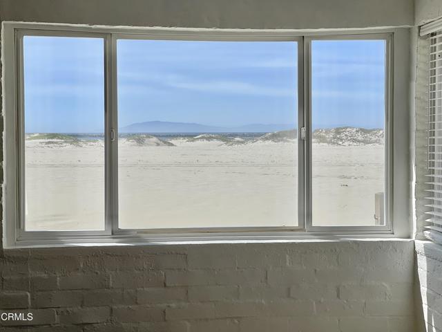 3289 Ocean Drive, Oxnard CA: https://media.crmls.org/mediaz/5f613c6a-6a42-43d6-b459-321d589feaa5.jpg