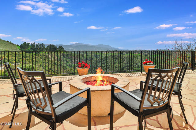 1822 Calle Borrego, Thousand Oaks CA: https://media.crmls.org/mediaz/5f619bea-79f3-4e00-b889-333e76e215f2.jpg