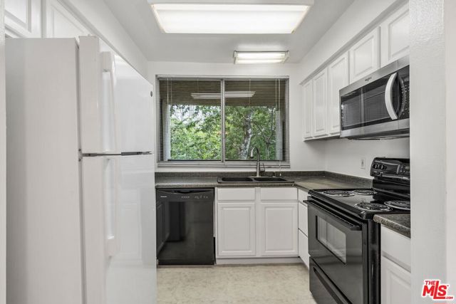 1211 Raintree Circle photo 6