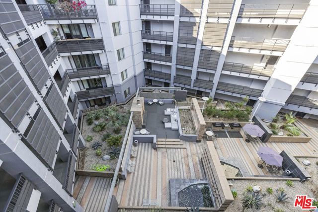 629 Traction Avenue, Los Angeles CA: https://media.crmls.org/mediaz/5f61b402-fc29-4baf-b607-06a69a45855c.jpg