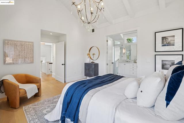 2732 Stuart St, Berkeley CA: https://media.crmls.org/mediaz/5f625740-9ca0-41c5-82a7-1d50de32120c.jpg