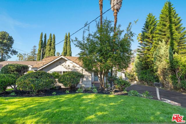 15115 Gilmore Street photo 2