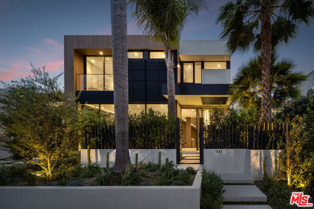 137 S Wetherly Drive, Beverly Hills CA: https://media.crmls.org/mediaz/5f628d54-c48d-4655-a1b3-e5cddd5ef90c.jpg