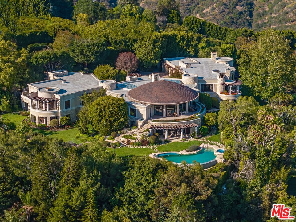 1101 Bel Air Place — Contemporary