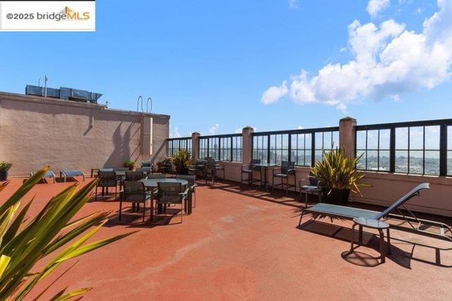351 Buena Vista Ave E, San Francisco CA: https://media.crmls.org/mediaz/5f62d792-5134-4c09-952a-3a245ac3152b.jpg