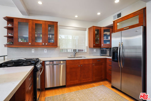 1533 18th Street, Santa Monica CA: https://media.crmls.org/mediaz/5f62dcf9-7964-4459-9a46-8e1afa11d106.jpg
