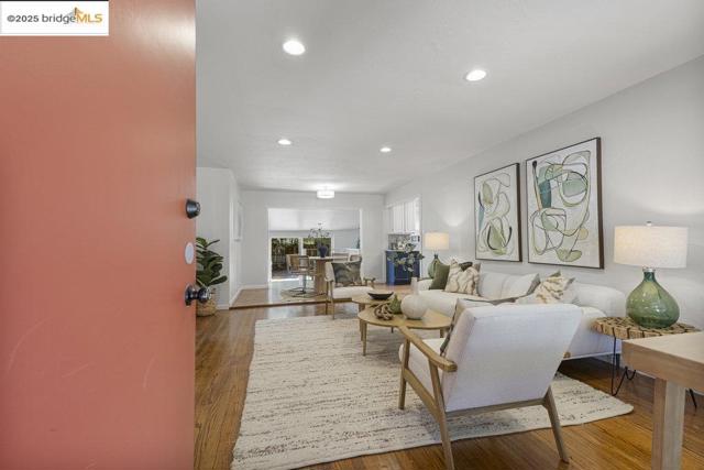 615 Manuel Dr, Novato CA: https://media.crmls.org/mediaz/5f62e4fa-22ac-4ee5-adbb-9d284451fa16.jpg