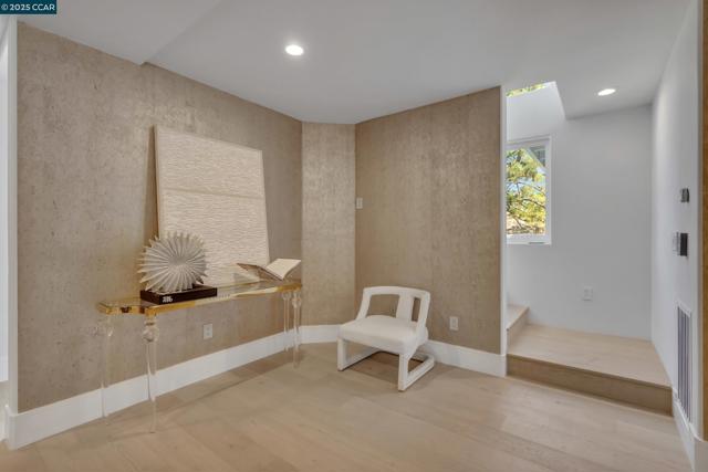 127 Caminar Way, Walnut Creek CA: https://media.crmls.org/mediaz/5f63518a-8e11-440b-a617-f620e688e3b3.jpg