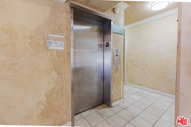 1154 S Barrington Avenue, Los Angeles CA: https://media.crmls.org/mediaz/5f64076d-f74b-41ab-be54-d3b758e8949d.jpg