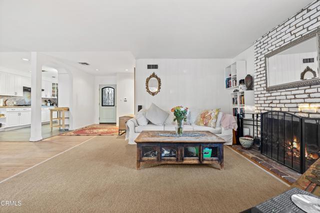 Detail Gallery Image 4 of 34 For 17350 Osborne St, –,  CA 91325 - 3 Beds | 2 Baths