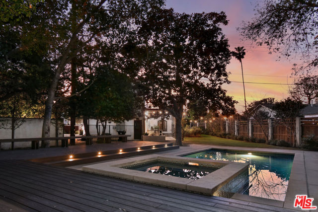 4352 Forman Avenue, Toluca Lake CA: https://media.crmls.org/mediaz/5f646fc7-e698-42e0-89f0-da26809754cf.jpg