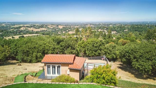 12252 Menalto Drive, Los Altos Hills CA: https://media.crmls.org/mediaz/5f64a7b1-75dc-4542-be05-8e36f881232a.jpg