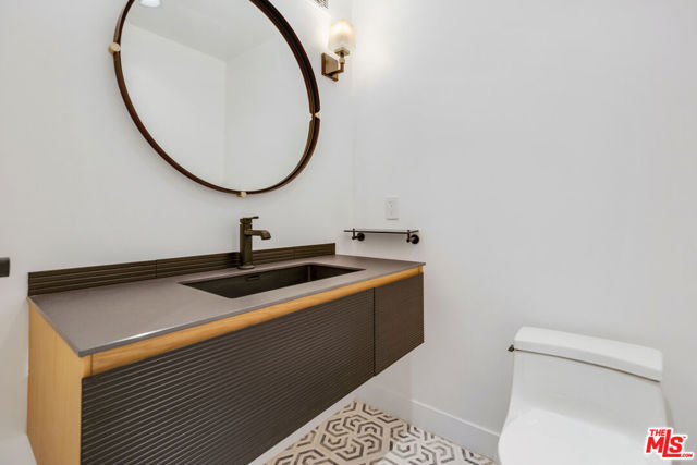515 Ocean Avenue, Santa Monica CA: https://media.crmls.org/mediaz/5f64cea4-2399-40d4-a035-f686a8a20ca1.jpg