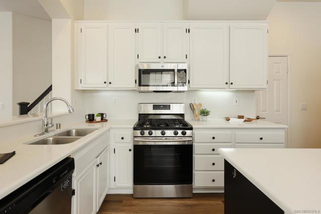 11540 Miro Cir, San Diego CA: https://media.crmls.org/mediaz/5f64fa01-53cc-4b8d-8966-e504a1264d07.jpg