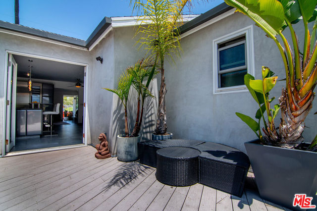 922 Garfield Avenue, Venice CA: https://media.crmls.org/mediaz/5f65854e-2c96-40b4-b237-321f2afbd687.jpg
