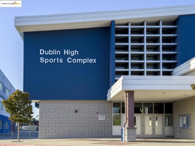 4153 Clarinbridge Cir, Dublin CA: https://media.crmls.org/mediaz/5f65a185-5feb-4587-8d34-9ae7920ae487.jpg