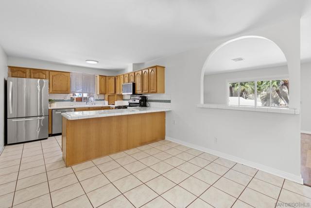 3020 Linda Dr, Oceanside CA: https://media.crmls.org/mediaz/5f65cb68-ef65-4c02-98ca-cfc91f7b65c7.jpg