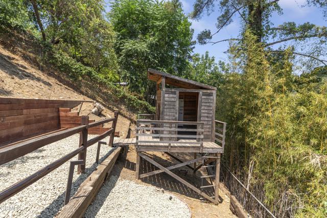 453 Frontenac Avenue, Los Angeles CA: https://media.crmls.org/mediaz/5f65f859-4452-4251-9817-ca586f720472.jpg