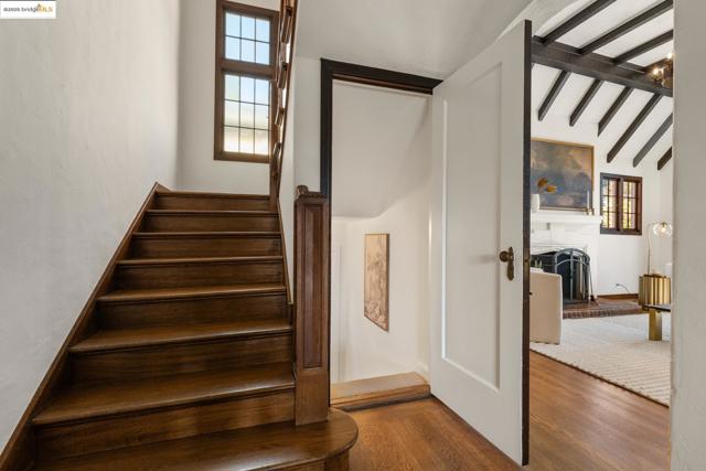 5815 Morpeth St, Oakland CA: https://media.crmls.org/mediaz/5f66cdc1-f1c2-4f7a-9bb9-cab4c58c4fe9.jpg