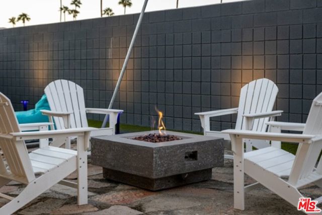980 N Buttonwillow Circle, Palm Springs CA: https://media.crmls.org/mediaz/5f67007f-0c03-460c-b574-97119832eb41.jpg