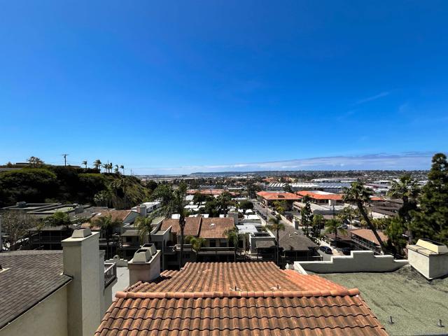 2235 Linwood St, San Diego CA: https://media.crmls.org/mediaz/5f681d5d-7428-4dfd-9d60-c3f229c1a046.jpg