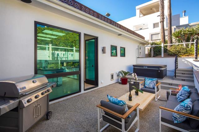 3515 Union St, San Diego CA: https://media.crmls.org/mediaz/5f68d6c6-d807-4604-96d8-91783a1acf06.jpg