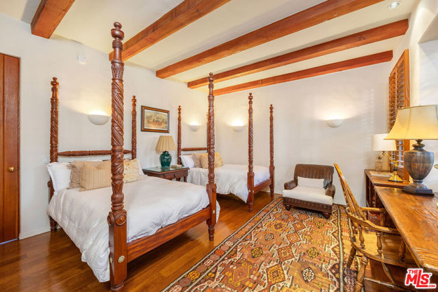 25127 Jim Bridger Road, Hidden Hills CA: https://media.crmls.org/mediaz/5f6915a0-a0c8-4da8-8e8d-3e983b39a417.jpg