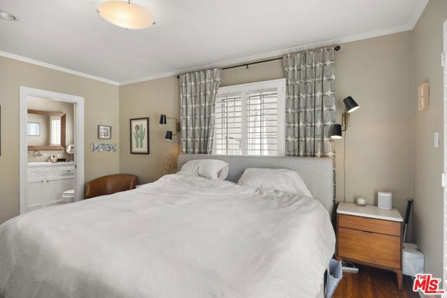 749 N Crescent Heights Boulevard, Los Angeles CA: https://media.crmls.org/mediaz/5f692bcc-96b9-4038-855f-a5e1d1997cac.jpg