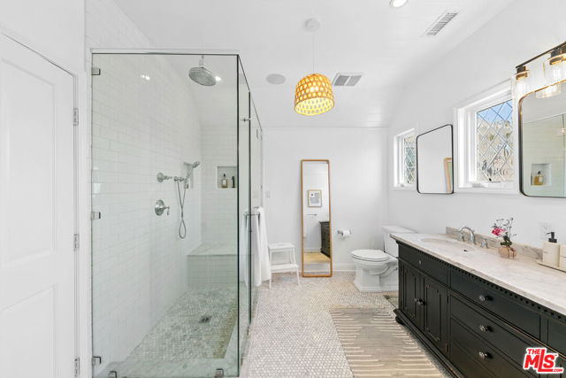 10736 Le Conte Avenue, Los Angeles CA: https://media.crmls.org/mediaz/5f6935c1-1aeb-4435-8d76-be1b125b3029.jpg