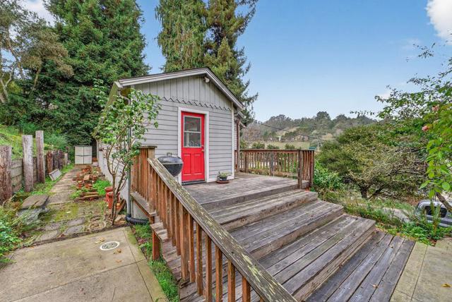 885 Larkin Valley Road, Watsonville CA: https://media.crmls.org/mediaz/5f69ce5f-2dfe-48f4-9515-be4e68142ea0.jpg