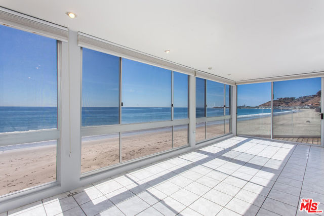 22548 PACIFIC COAST Highway, Malibu CA: https://media.crmls.org/mediaz/5f69d6bc-3ac3-48bb-95b1-6e60a7bffb7c.jpg