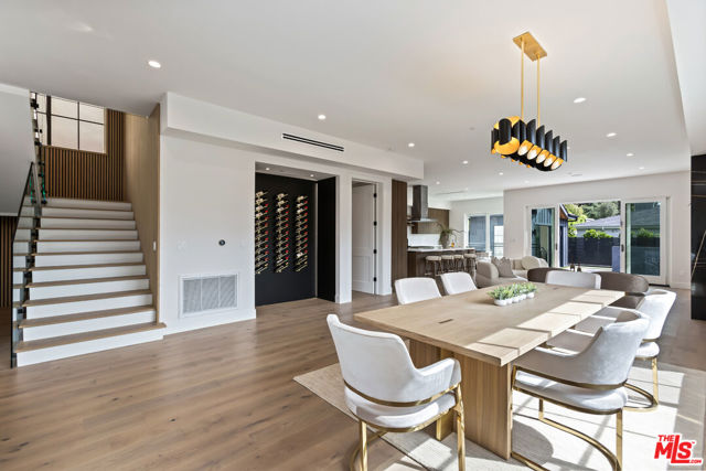 908 Rosecrans Avenue, Manhattan Beach CA: https://media.crmls.org/mediaz/5f6a25a1-832b-4b8d-8696-2cf30775d8f8.jpg