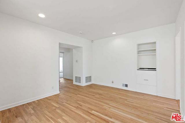 220 S Le Doux Road, Beverly Hills CA: https://media.crmls.org/mediaz/5f6a5c5b-9998-42e3-94cb-14c8a1d47b5d.jpg