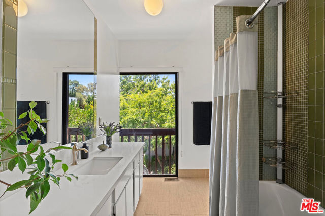 2174 Alcyona Drive, Los Angeles CA: https://media.crmls.org/mediaz/5f6a85de-08df-429b-b059-660ebf8846da.jpg